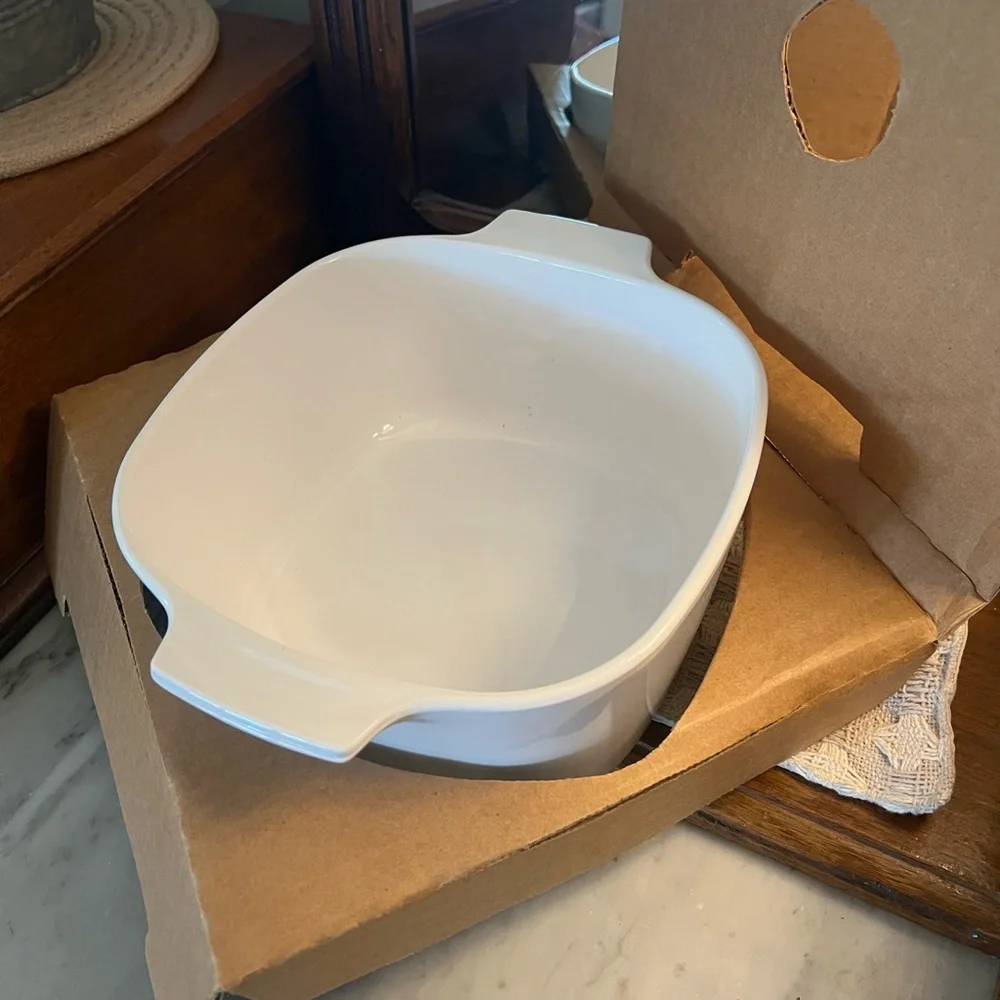 CORNINGWARE *Vintage* 3 Quart Covered Casserole Dish in 